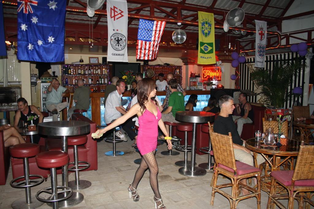 Golden Rooster Hotel Sihanoukville Bagian luar foto