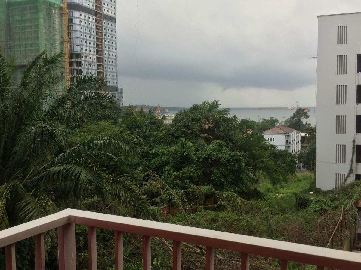 Golden Rooster Hotel Sihanoukville Bagian luar foto