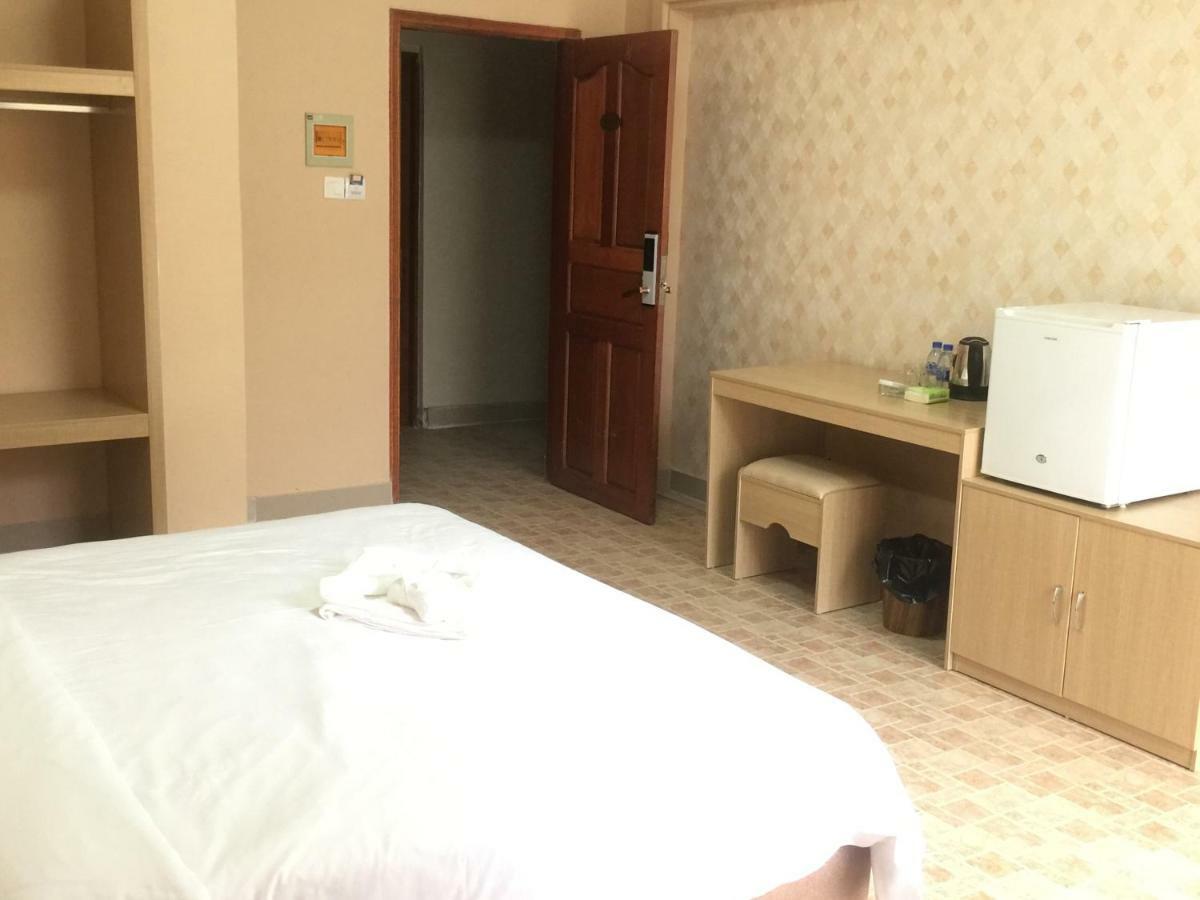 Golden Rooster Hotel Sihanoukville Bagian luar foto