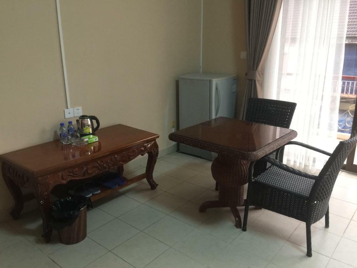 Golden Rooster Hotel Sihanoukville Bagian luar foto