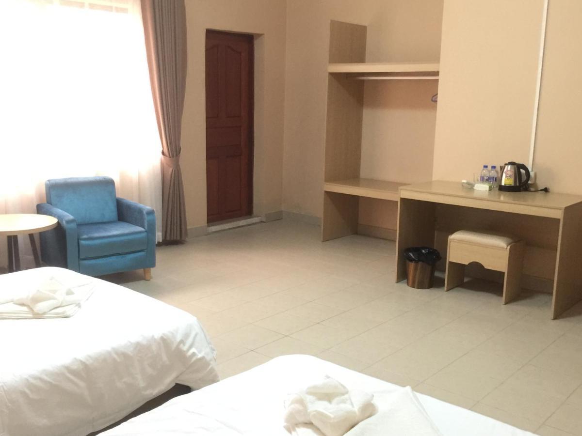 Golden Rooster Hotel Sihanoukville Bagian luar foto